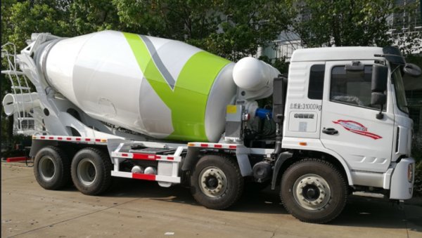 選購(gòu)混凝土攪拌運(yùn)輸車七大要素